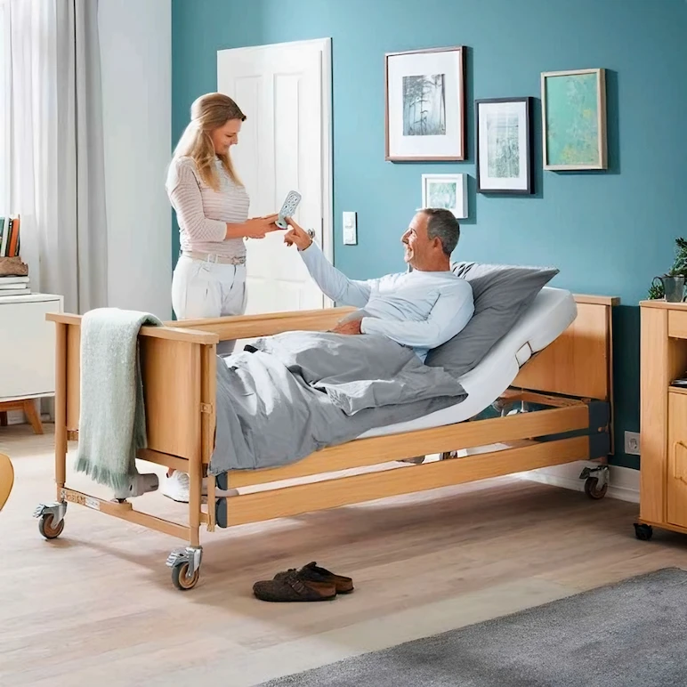 Mann im Pflegebett